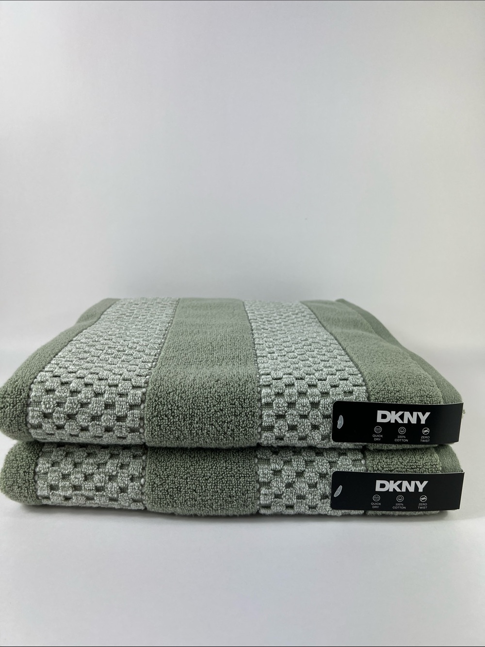 DKNY Bath Towel Set Sage Green White Plush Cotton Zero Twist Set of 2 NEW